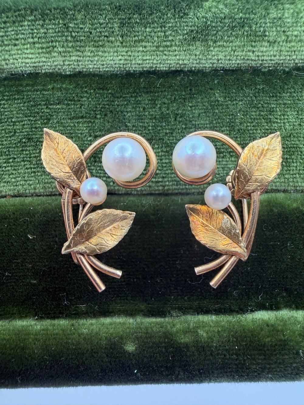 vintage Krementz Pearl screwback